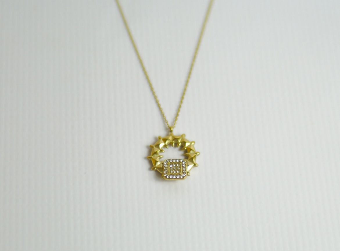 Collier Sarah