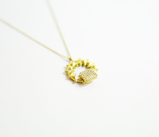 Collier Sarah
